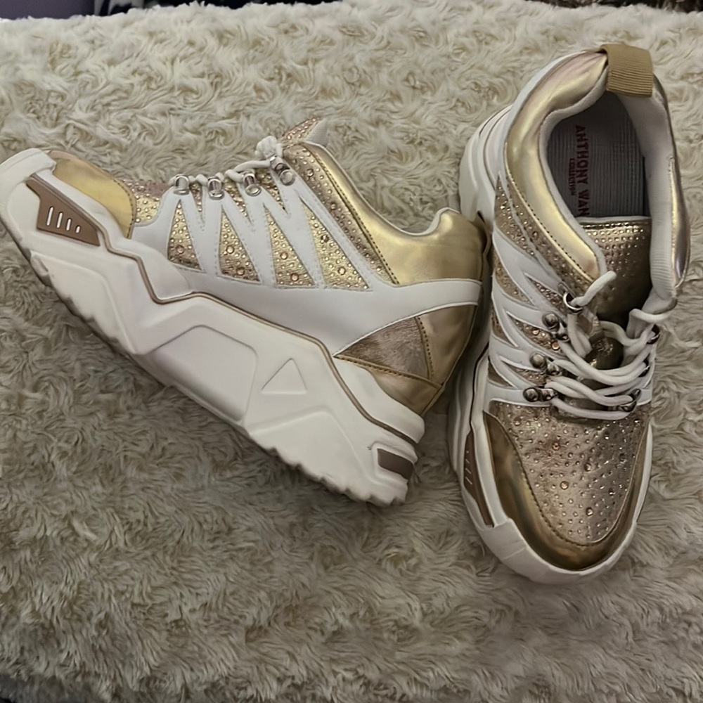 Anthony Wang , Size 10 in women ,$85
